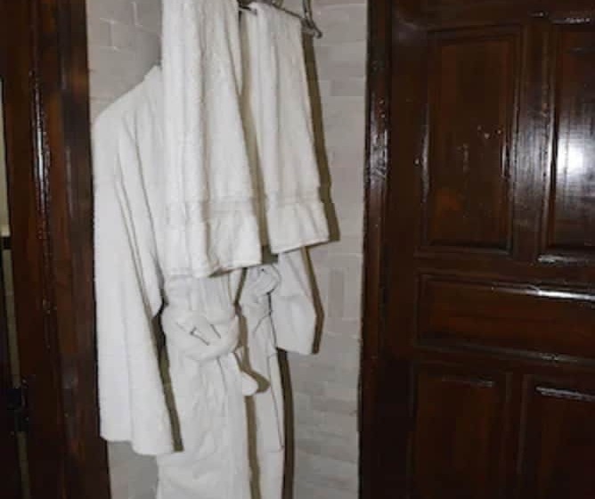 标准间, Riad El Yacout