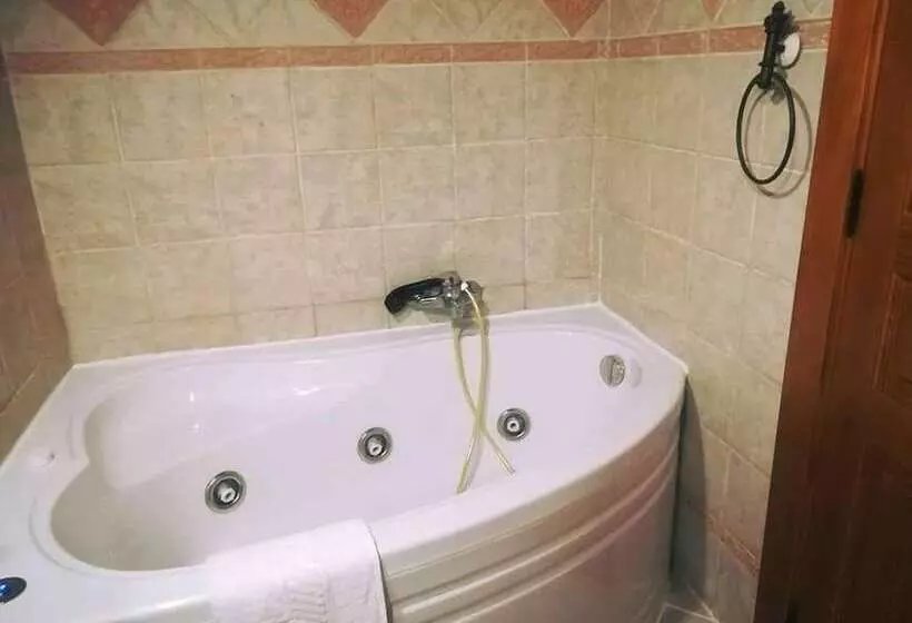 اتاق استاندارد, El Roblón De Cabuerniga