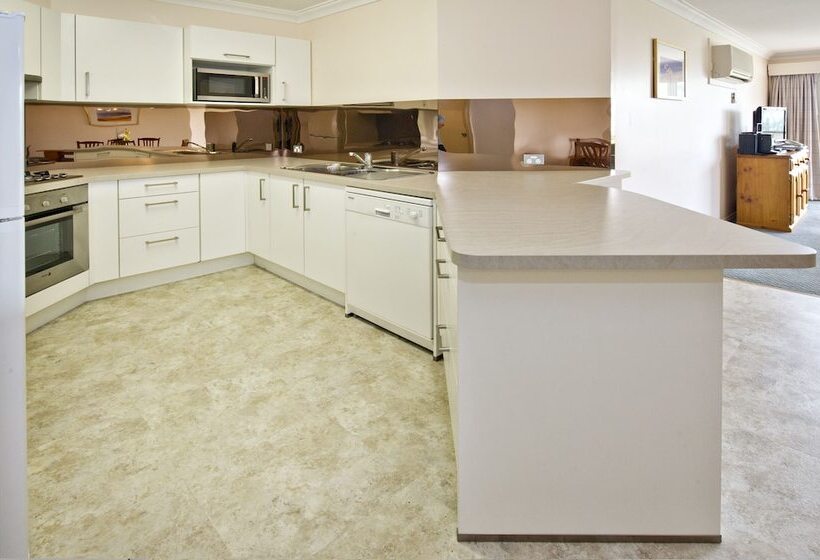 דירת שלושה חדרים, Abbey Beach Resort