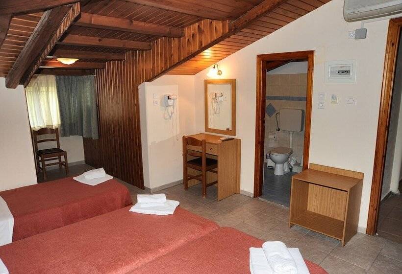 标准三人间, Castri