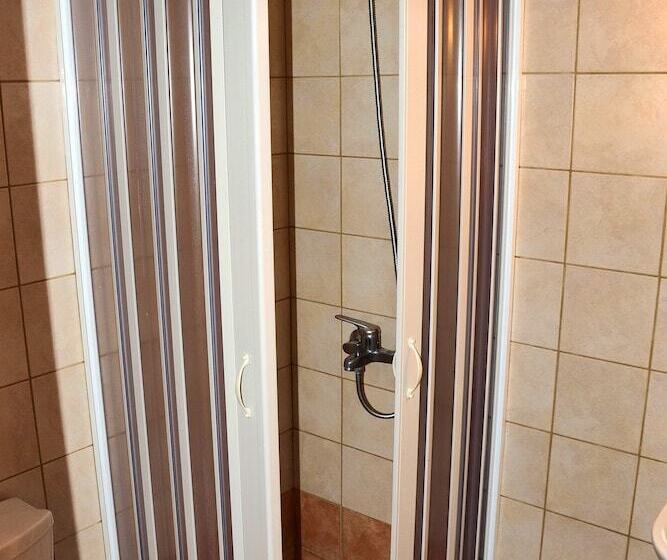 四人标准间, Castri