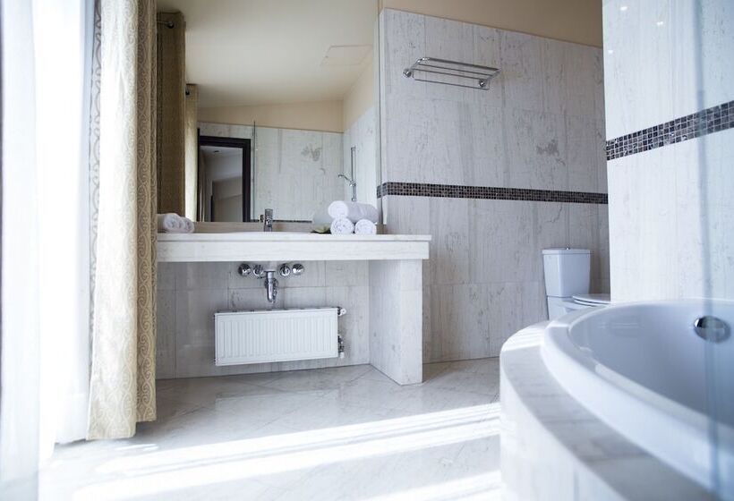 جناح جونيور, Davitel  Tobacco