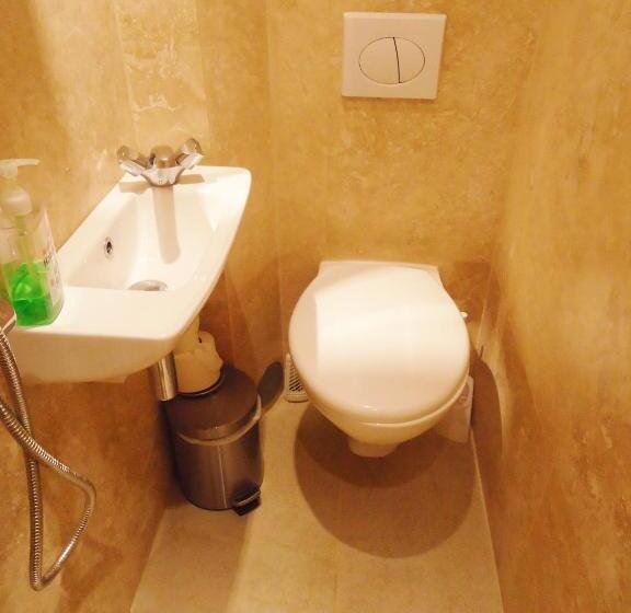 Номер Стандарт Индивидуальный Совместная Ванная, Hour Glass