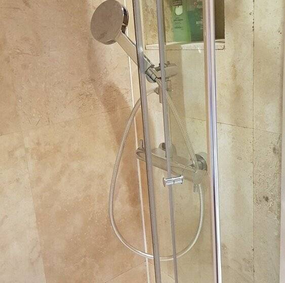 Номер Стандарт, Hour Glass