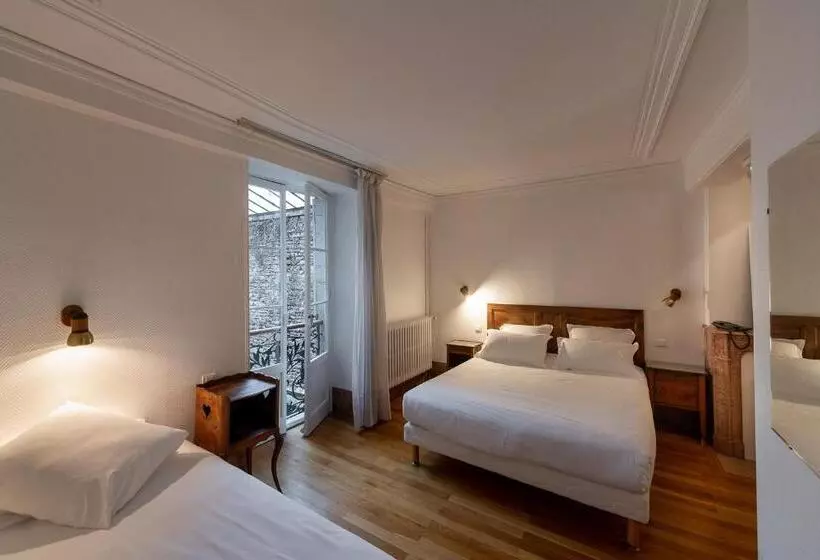Superior Kolmen Hengen Huone, Hôtel Des Tonneliers