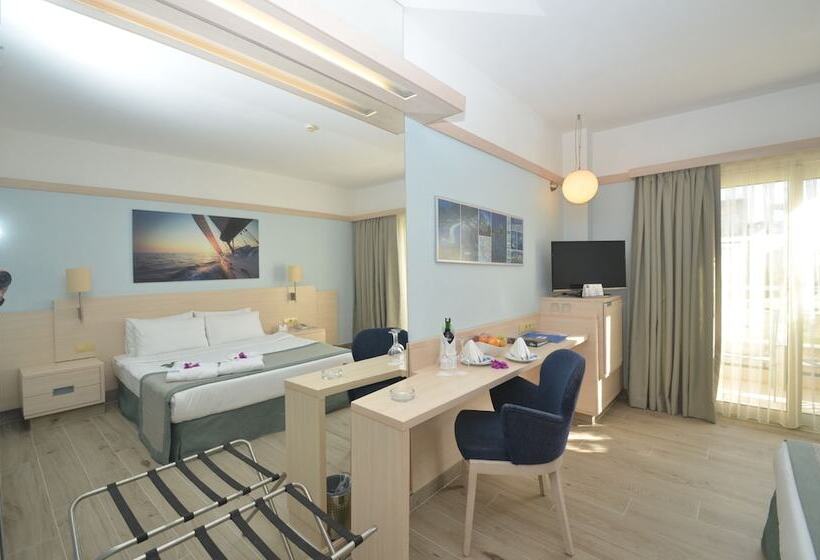 Номер Стандарт Вид на Бассейн, La Blanche Resort & Spa