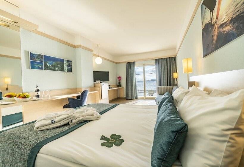 Номер Стандарт Вид на Бассейн, La Blanche Resort & Spa