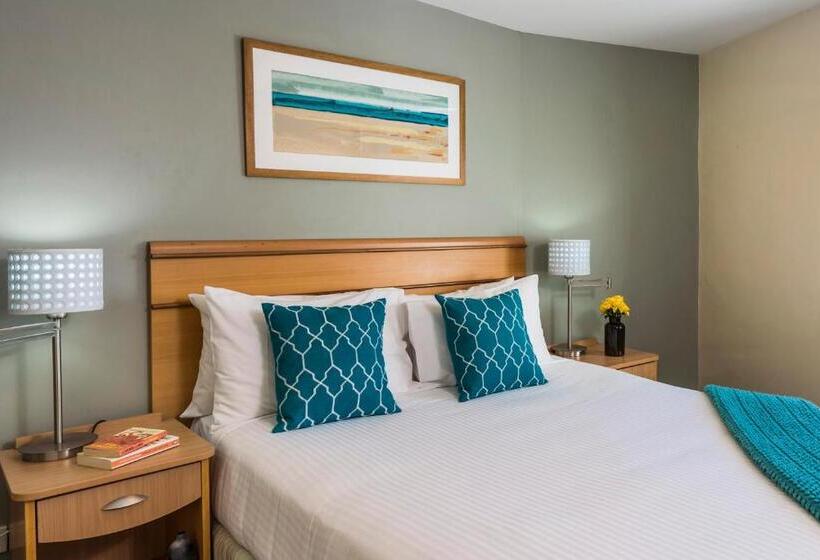 스탠다드 스튜디오, Oaks The Entrance Waterfront Suites