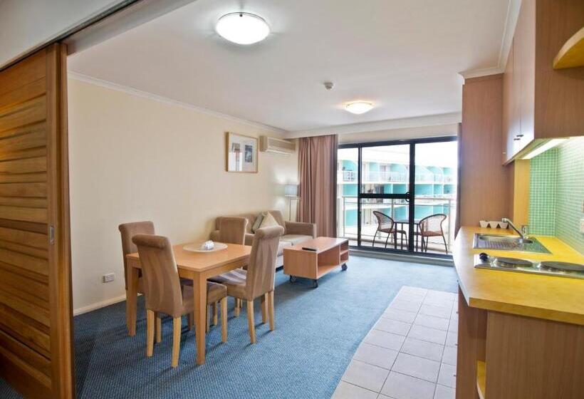 דירת חדר, Oaks The Entrance Waterfront Suites