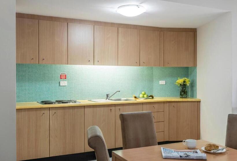 דירת חדר, Oaks The Entrance Waterfront Suites