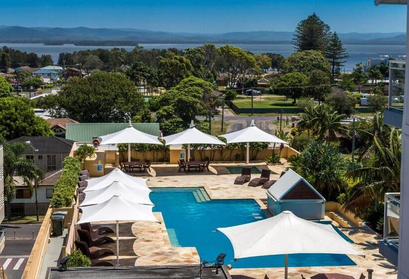 דירת חדר, Oaks The Entrance Waterfront Suites