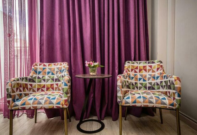 家庭交流房, Polis Grand