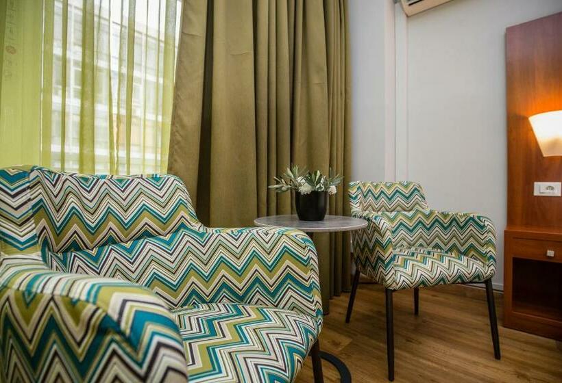 高级大房间, Polis Grand