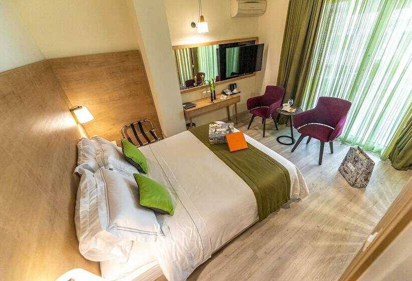 行政房间, Polis Grand