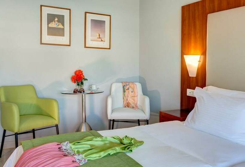 行政房间, Polis Grand