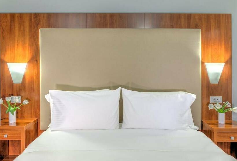 标准间, Polis Grand