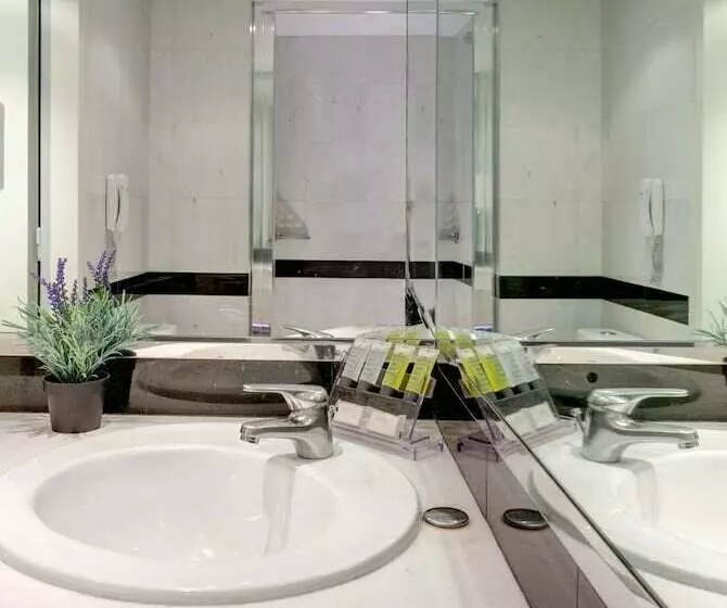اتاق استاندارد, Polis Grand