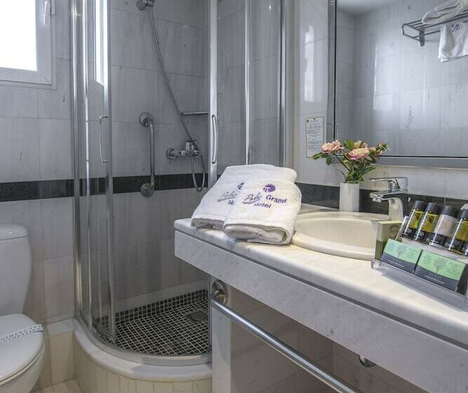 行政房间, Polis Grand