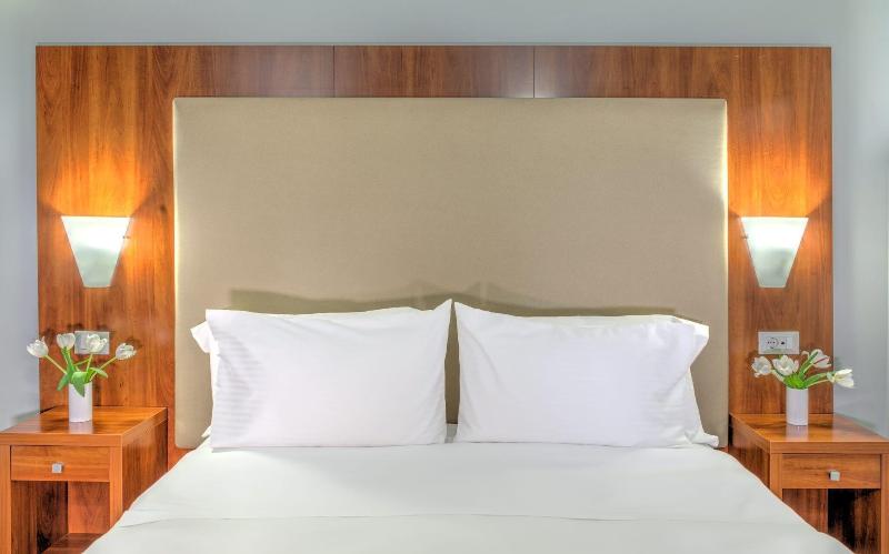 家庭间, Polis Grand