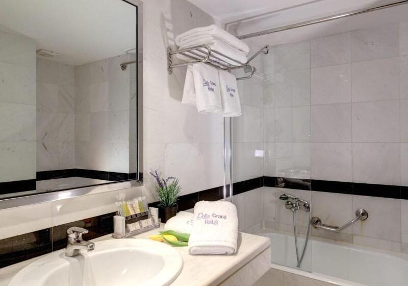 家庭间, Polis Grand