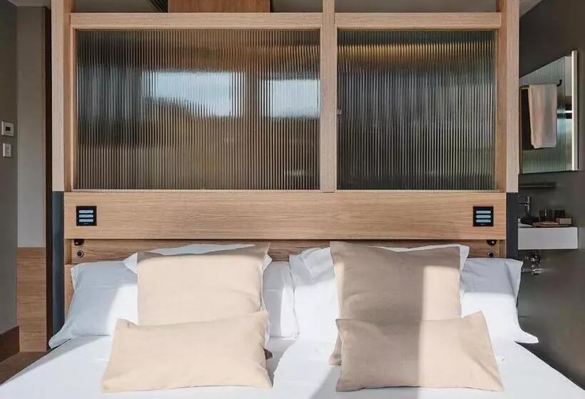 Superior Room with Terrace, Qgat Restaurant Events &