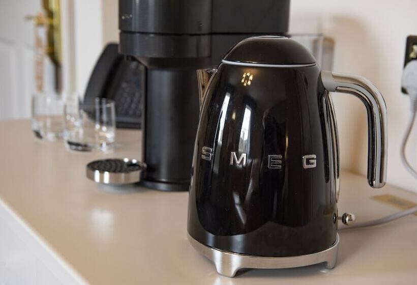 חדר קלאסי, The Haycock Manor