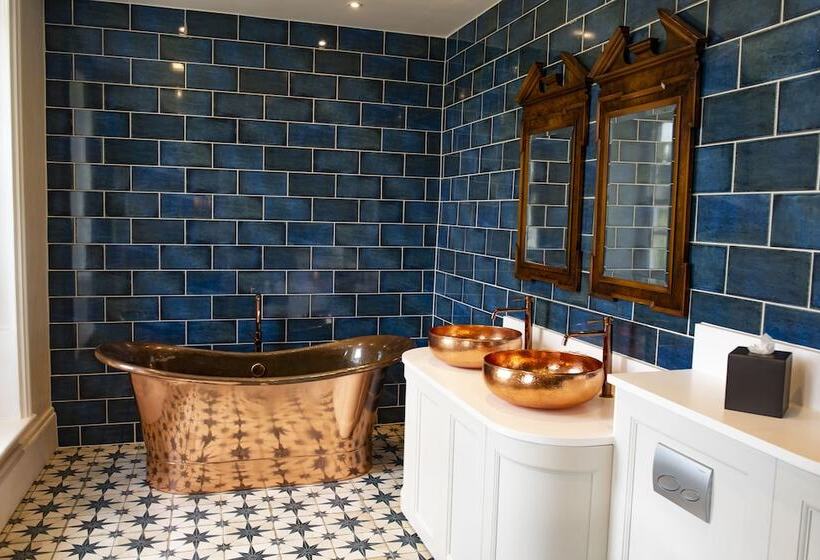 חדר סטנדרט, The Haycock Manor