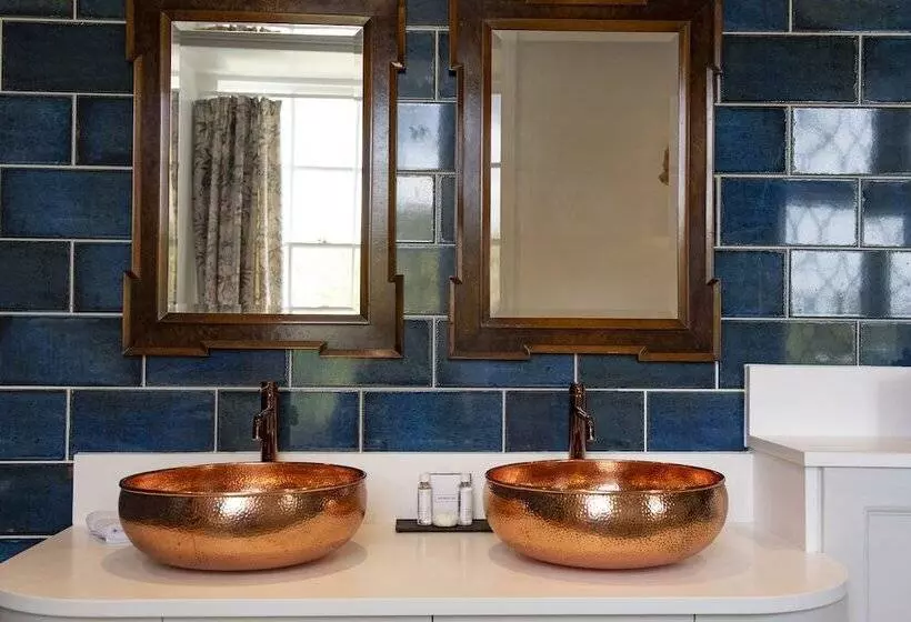 Standard Room, The Haycock Manor