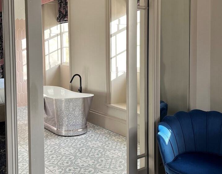 标准间, The Haycock Manor