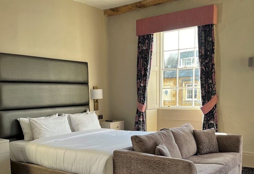 חדר סטנדרט, The Haycock Manor