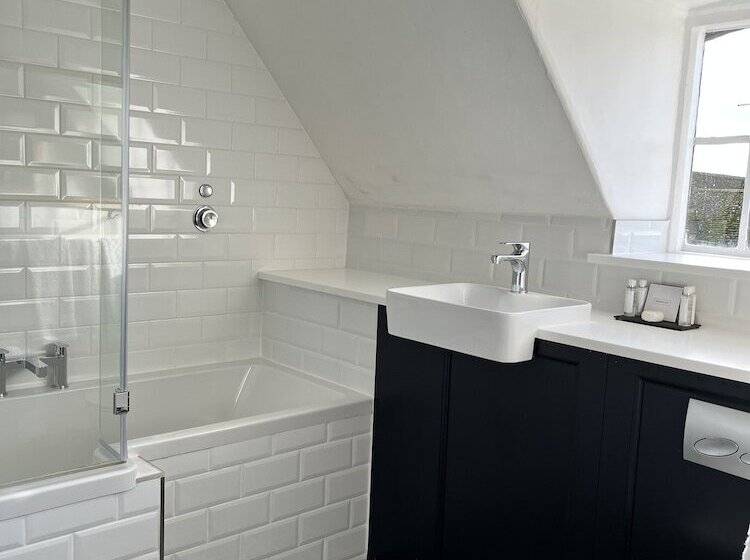 חדר סופריור, The Haycock Manor