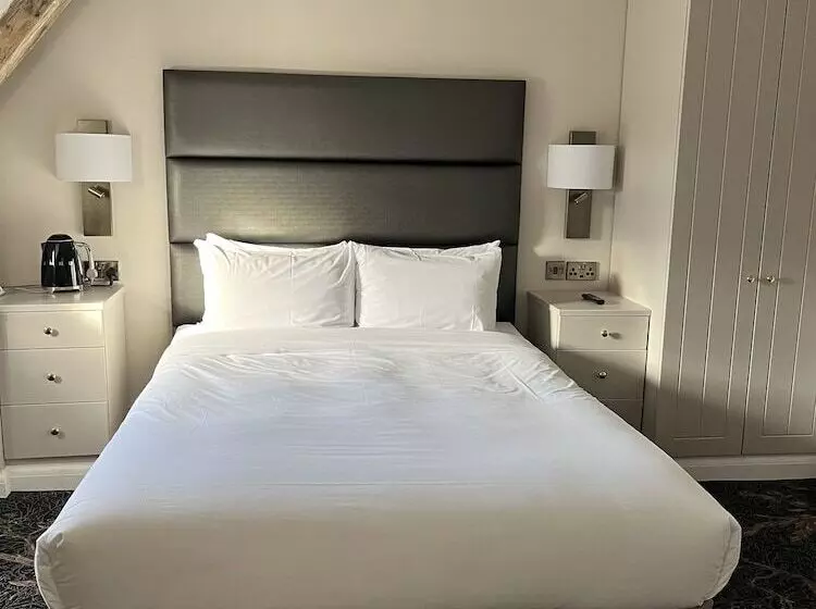 Superior Room, The Haycock Manor
