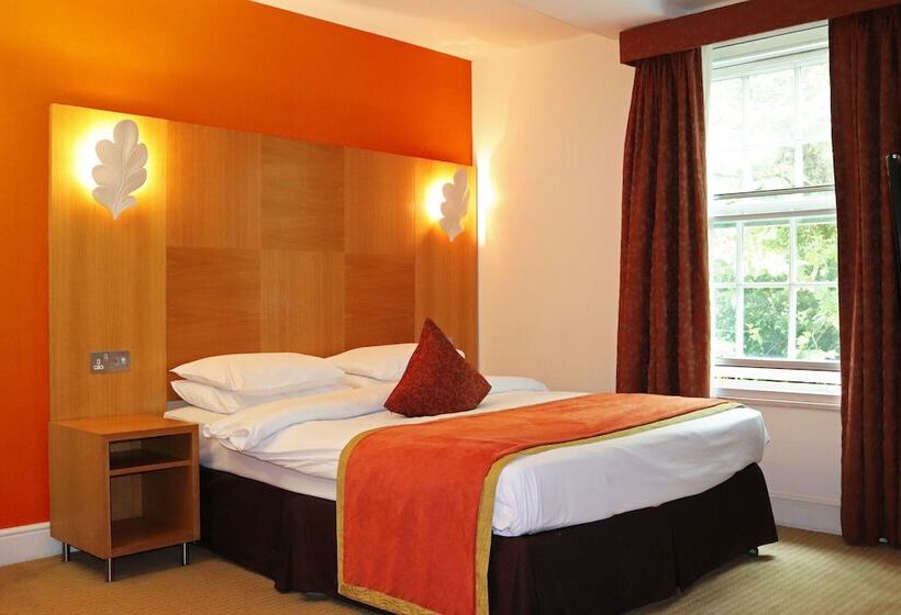 Номер Стандарт, The Pinewood