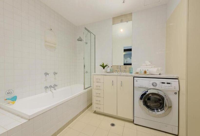 1 Bedroom Apartment, Treasury On Collins