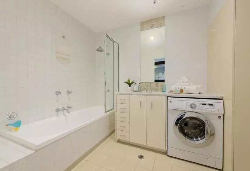 1 Bedroom Apartment, Treasury On Collins