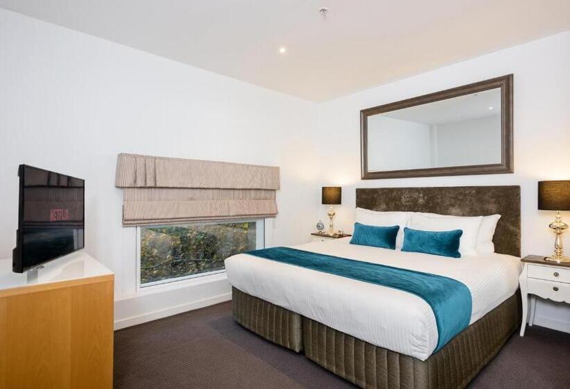 Standard Room King Size Bed, Treasury On Collins