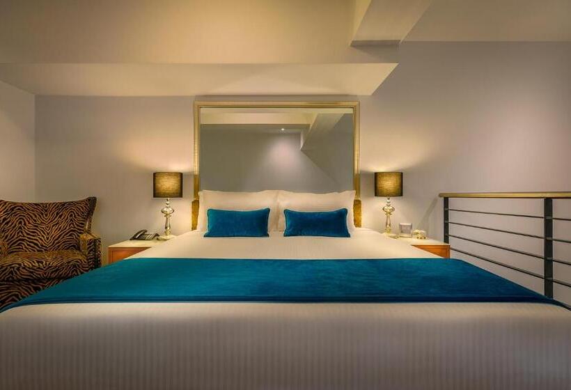 Standard Room King Size Bed, Treasury On Collins