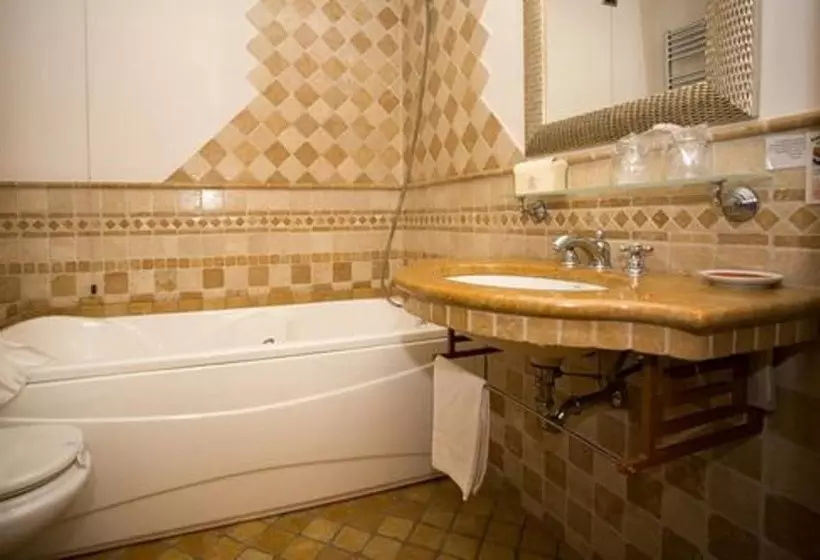 اتاق لوکس با چشم‌انداز دریا, Tritone Lipari