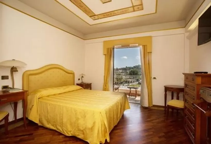 اتاق لوکس با چشم‌انداز دریا, Tritone Lipari
