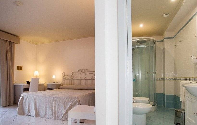 标准三人间, Tritone Lipari