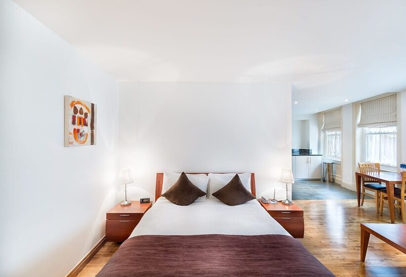 استودیوی استاندارد, Native Kings Wardrobe, St Pauls