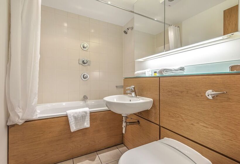 آپارتمان 1 خوابه, Native Kings Wardrobe, St Pauls