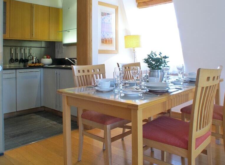 آپارتمان 1 خوابه, Native Kings Wardrobe, St Pauls