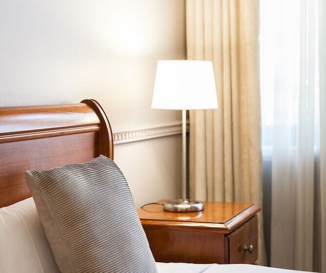 استودیوی استاندارد, Majestic Tynte Street Apartments