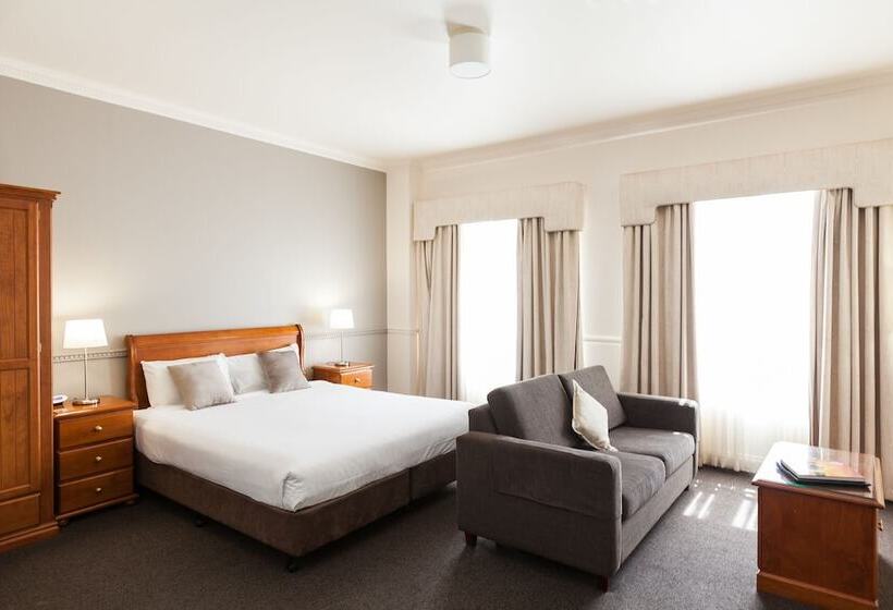 استودیوی استاندارد, Majestic Tynte Street Apartments