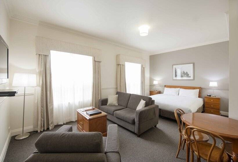 استودیوی استاندارد, Majestic Tynte Street Apartments