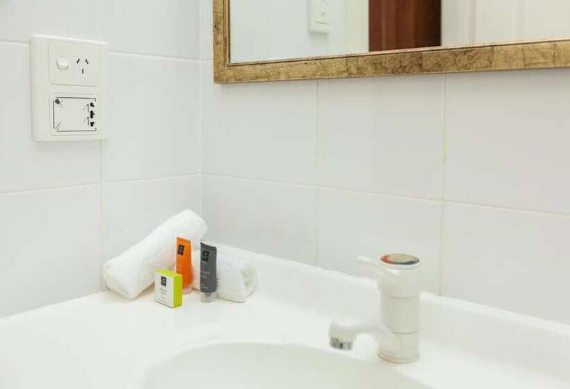 استودیوی استاندارد, Majestic Tynte Street Apartments