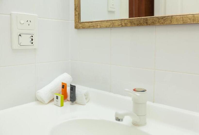 استودیوی استاندارد, Majestic Tynte Street Apartments