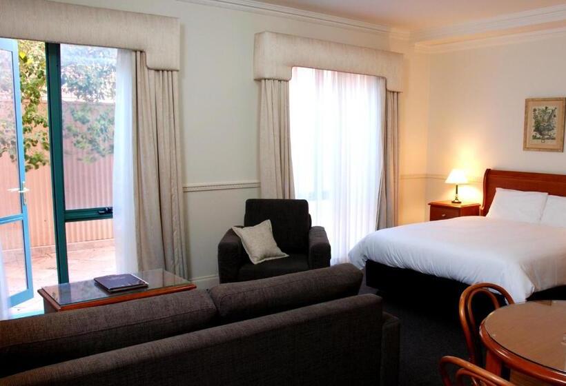 استودیوی استاندارد, Majestic Tynte Street Apartments