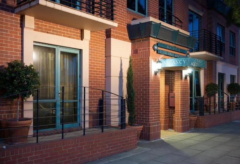 استودیوی استاندارد, Majestic Tynte Street Apartments